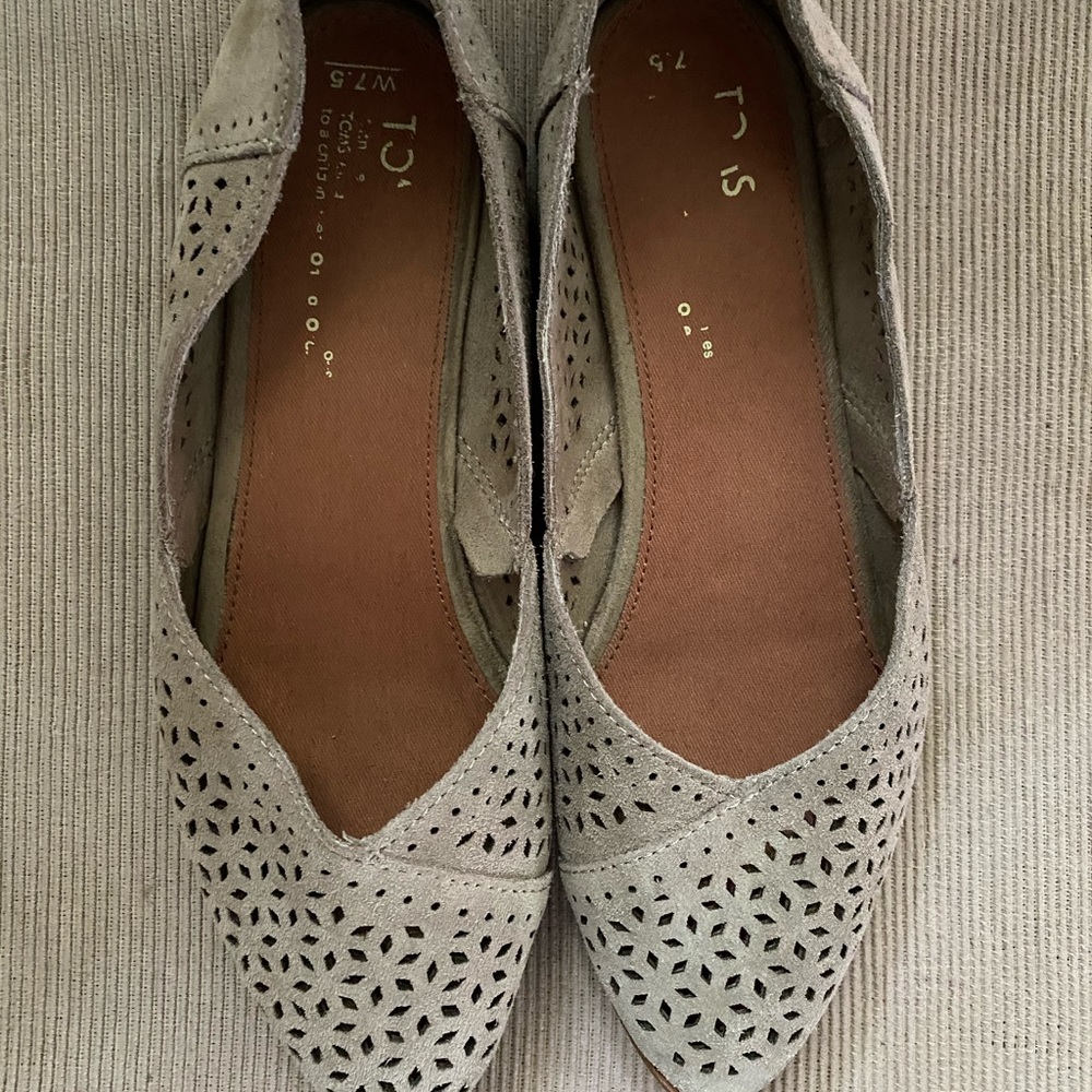 TOMS Flats